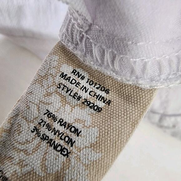 Soft Surroundings Women Short Medium White Pull On Super Stretch Cuffed Chino 6" - Picture 7 of 7